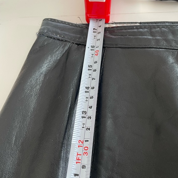 Black Vintage leather skirt - Picture 3 of 6